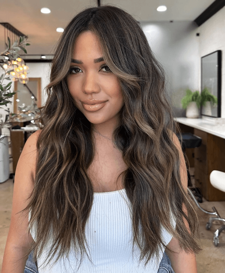 Effortless Wavy Brunette Elegance