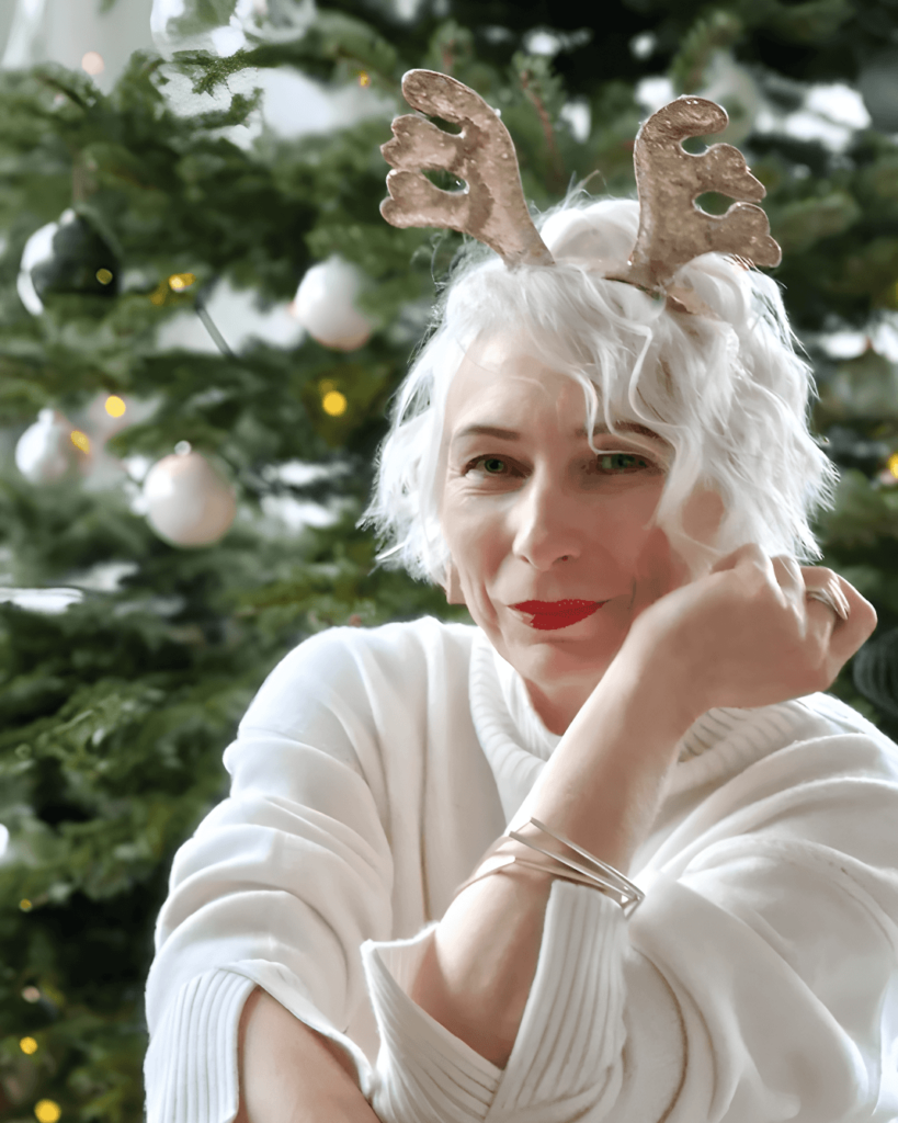 60 Yaş Üstü Kadınlar için 15 Noel Saç Modeli