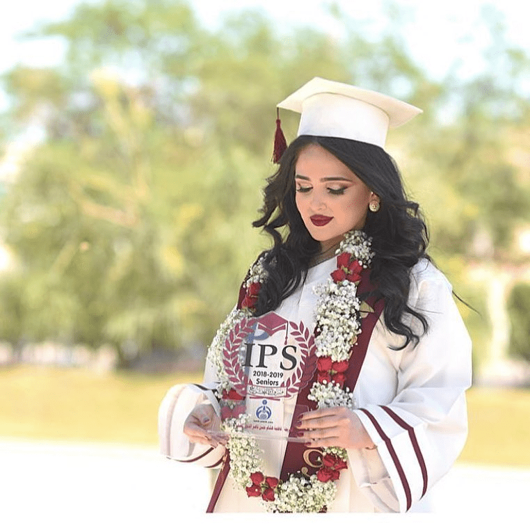 Effortlessly Elegant Graduation Curls