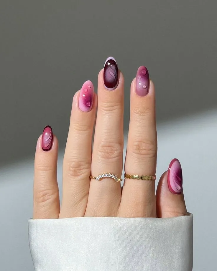 Can nails purple shades in different samples 