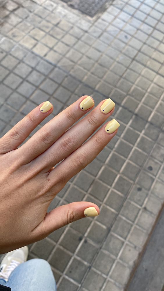 Buttercup Solid Manicure on Nail