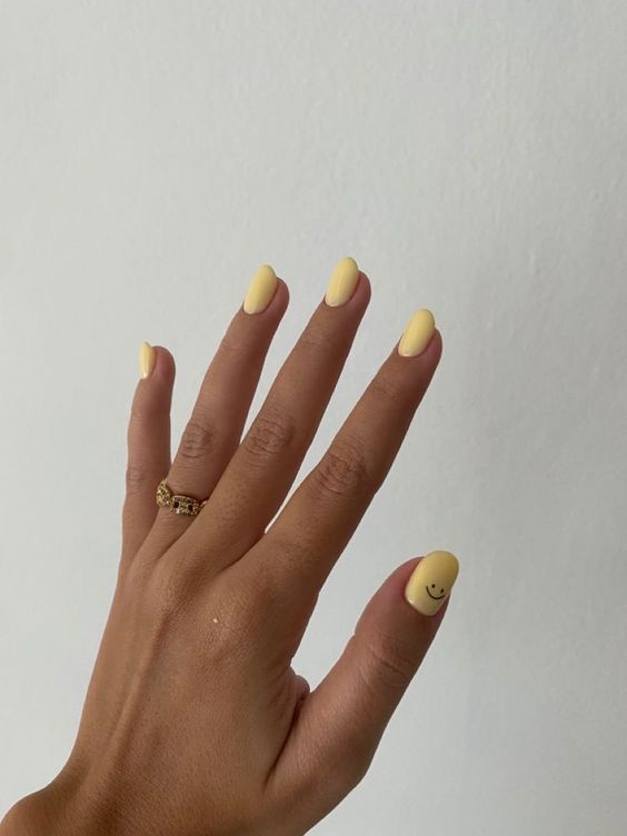 Buttercup Solid Manicure on Nail