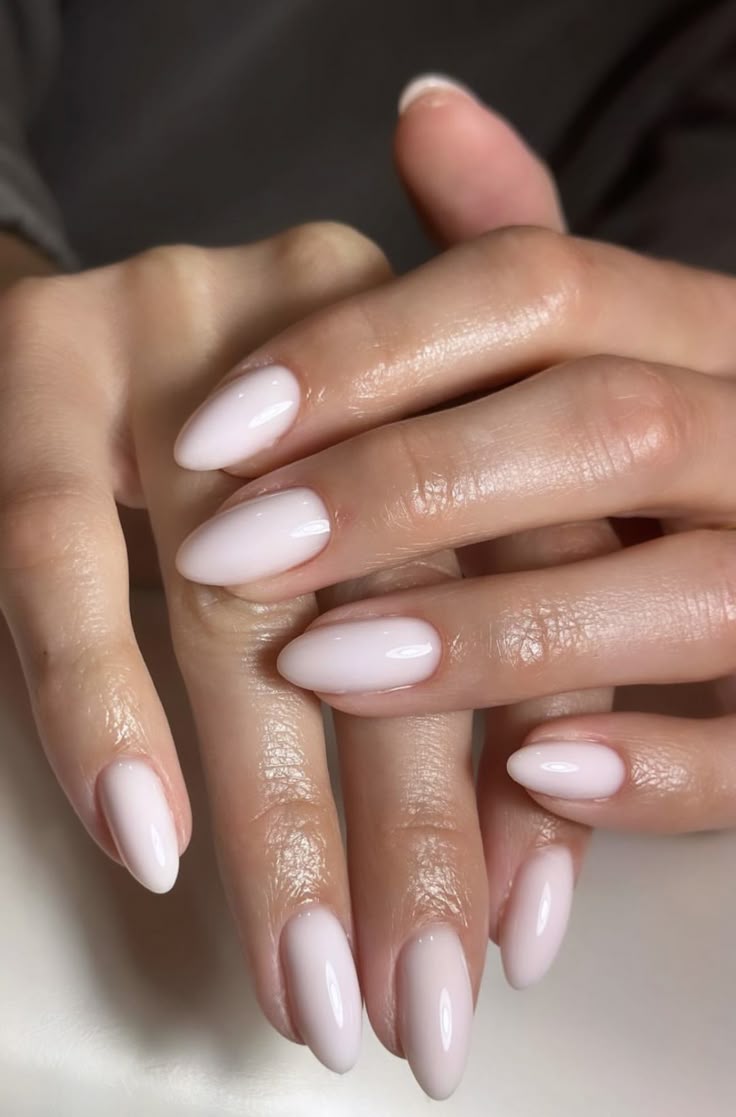 Manicure manicure of almond milk white nails