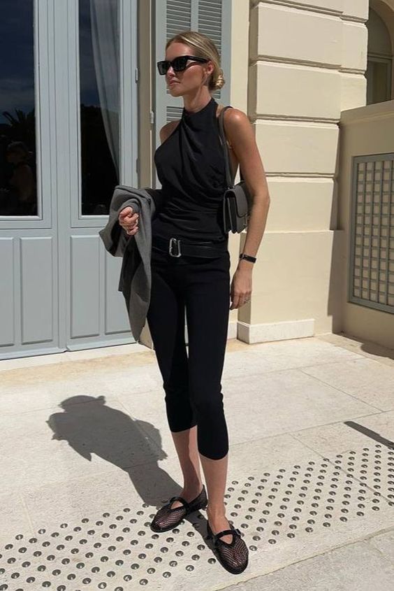 Black Capri pants outfit