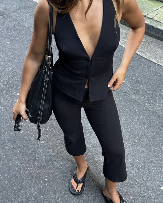 Black Capri pants outfit