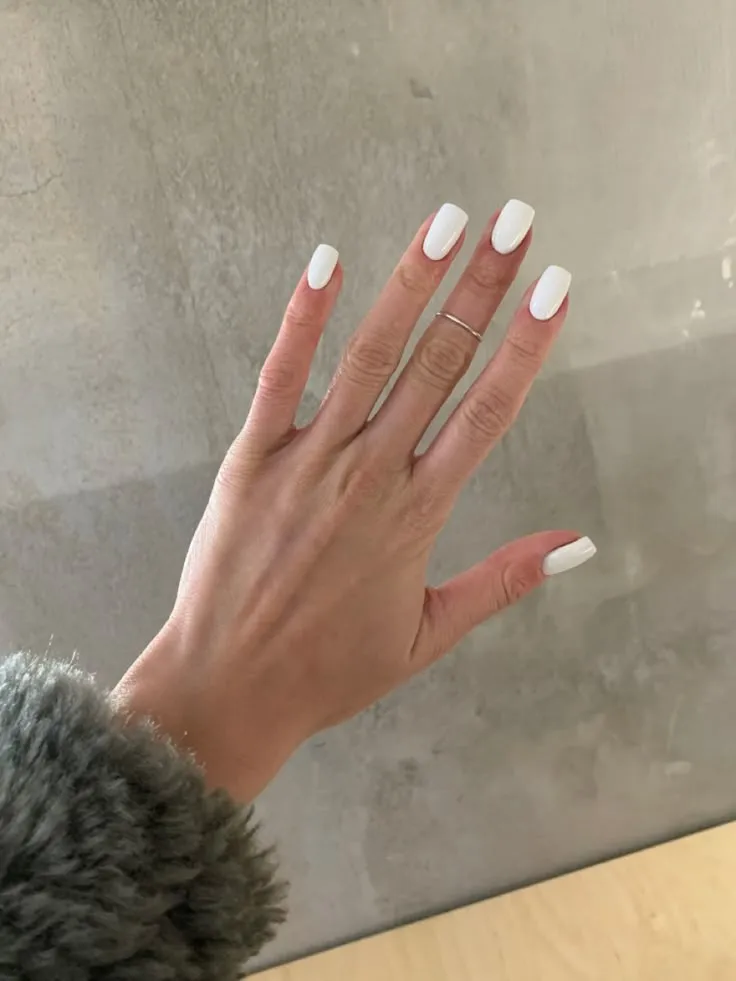 Short white nails glossy square finish