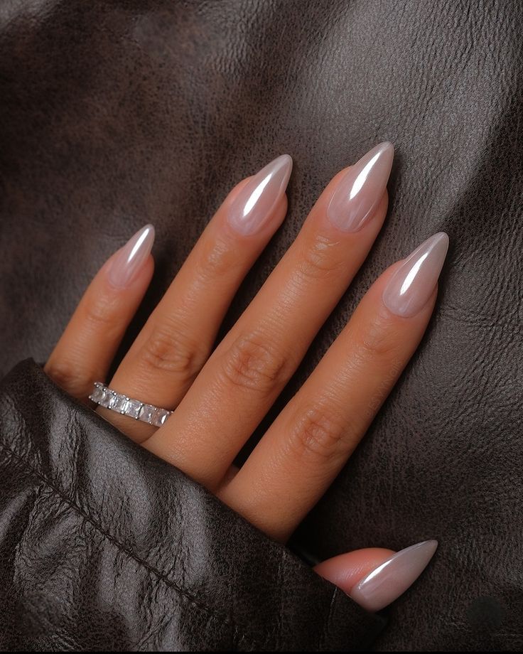 Neutral Chrome Nails Inspiro 2025