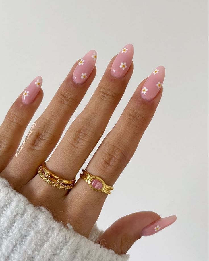 Pink and white nails with Daisy Flowers