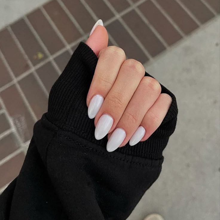 The proposals of white almond nails 