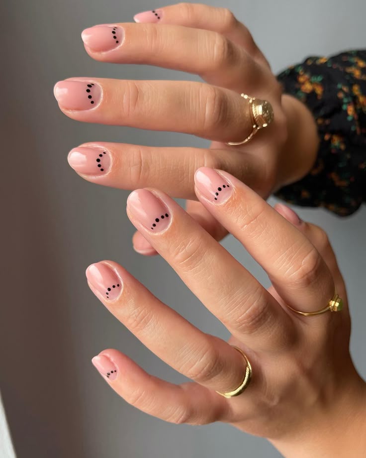 Minimum black dot almond nails