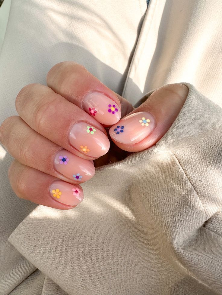 Short nails from rainbow flower