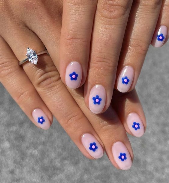 Simple Floral Nails Daisy