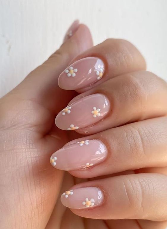 Simple Floral Nails Daisy