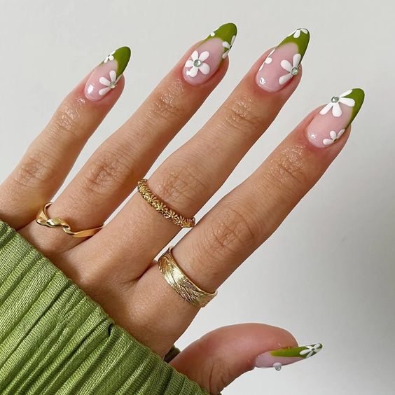 Green floral nails for spring