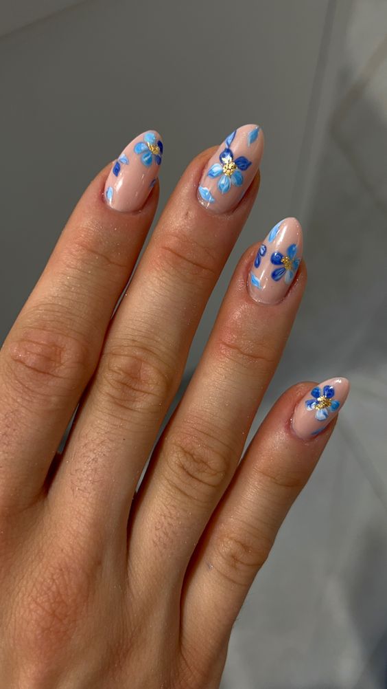 Blue Floral Nail Art Design Daisy