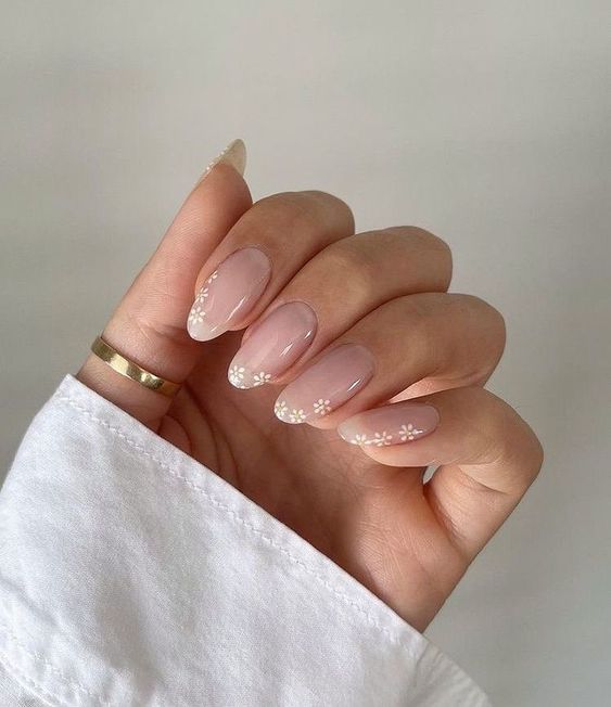 White floral nails for spring