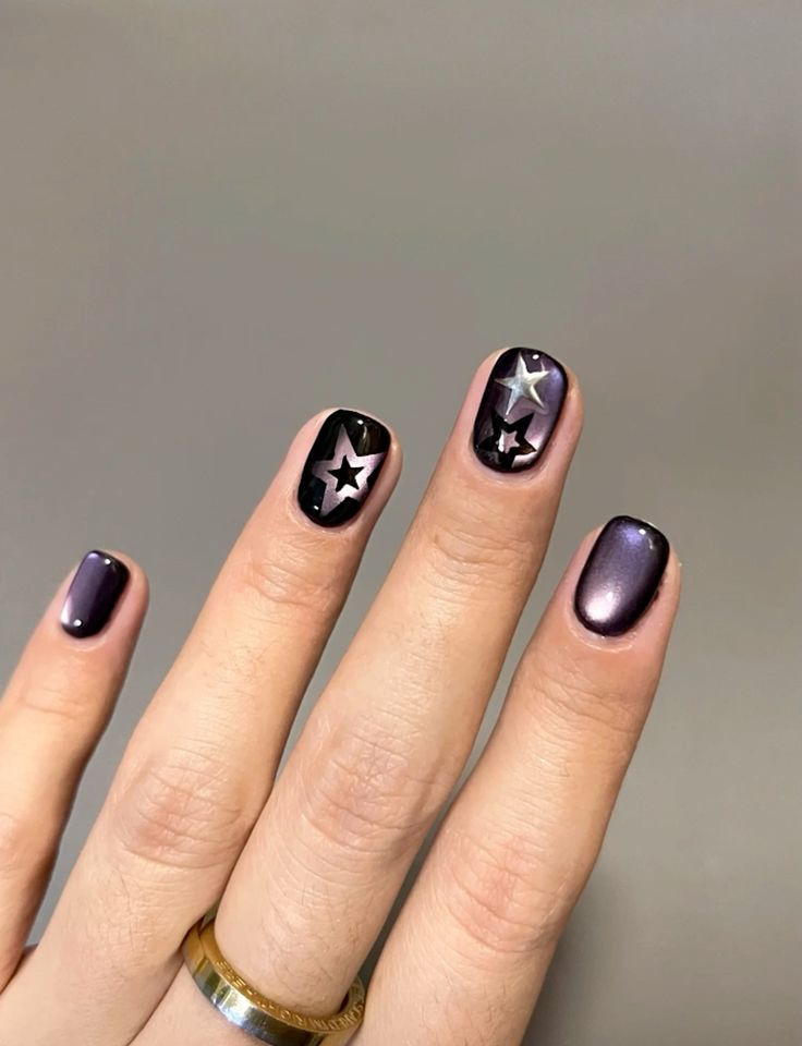 Short cat eye nails with stars