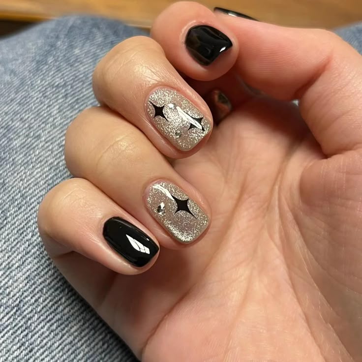 Short cat eye nails with stars