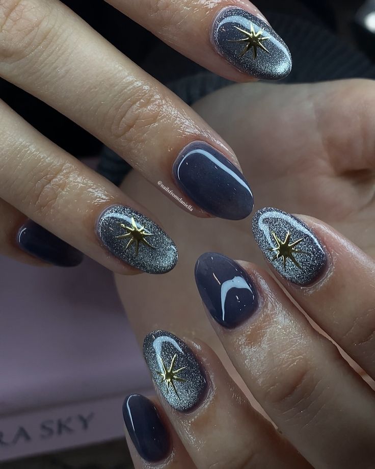 Short cat eye nails with stars