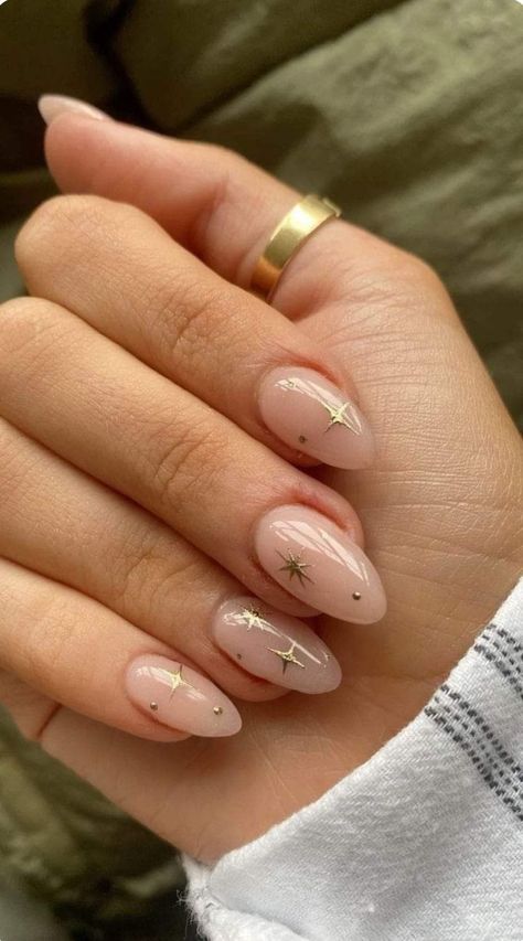 Simple designs of nail stars with stars decals