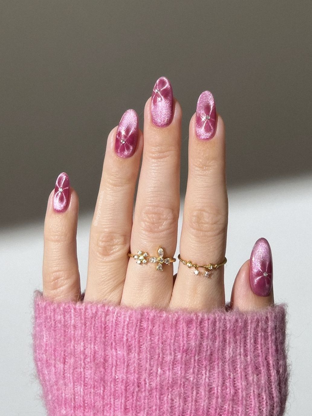 Flower pink cat eye nails with gems