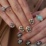 43 flower nails that are ideal for spring and summer