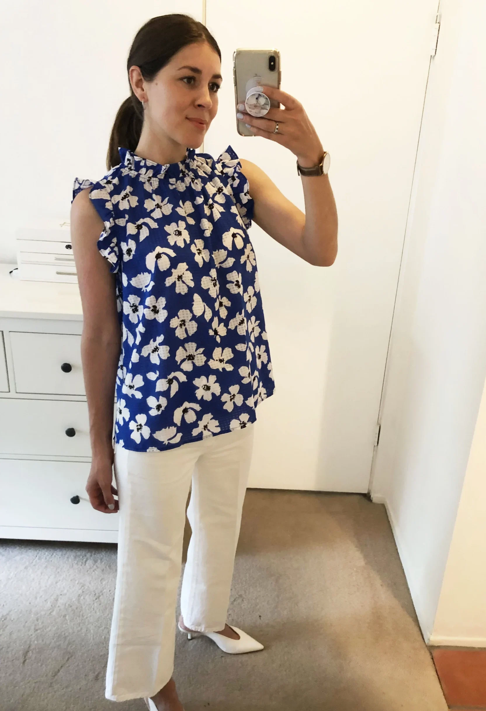 Elevate your style without compromising comfort - the perfect balance for moms who need to be stylish yet comfortable. Embrace fashion that moves with you effortlessly.