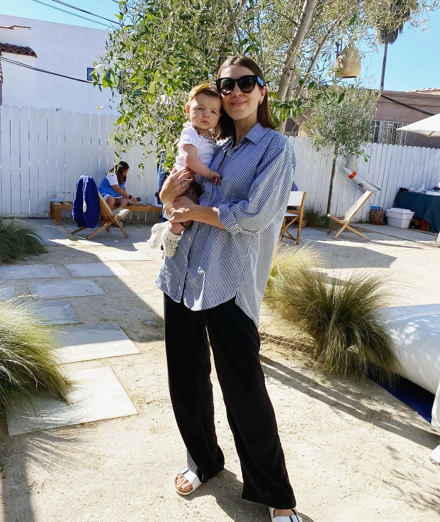 Discover the perfect balance of style and comfort for moms who prioritize both in their daily lives. Elevate your look with outfits designed to keep you stylish and feeling great all day long.