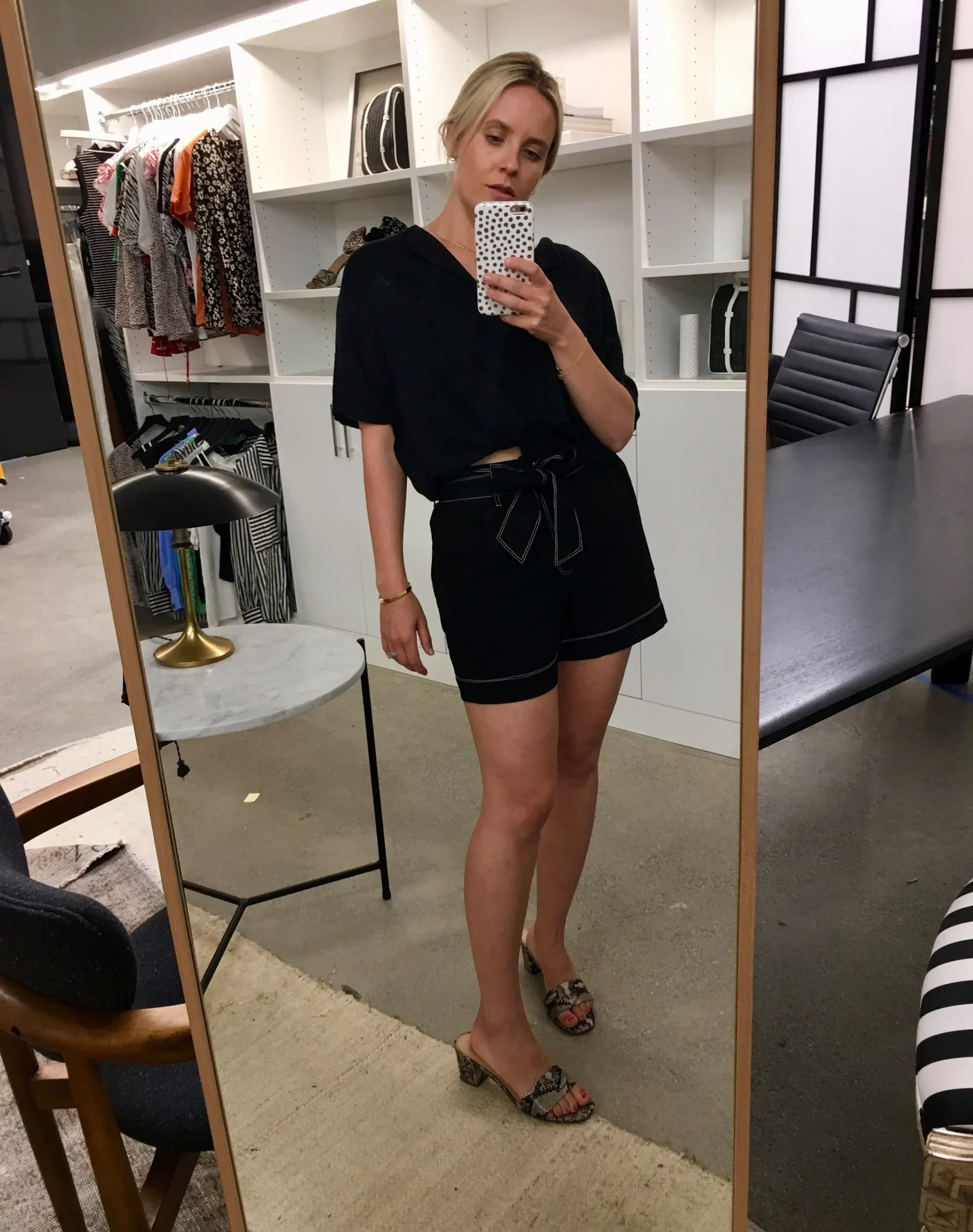 Discover the perfect blend of style and comfort for moms who want to look fabulous while feeling at ease. Embrace fashion that effortlessly caters to the needs of modern, stylish moms.