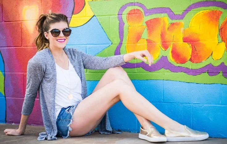 Elevate your style while staying comfortable - perfect for moms who value both fashion and ease in their daily lives. Discover the ideal blend of fashion and comfort for stylish moms on the go.