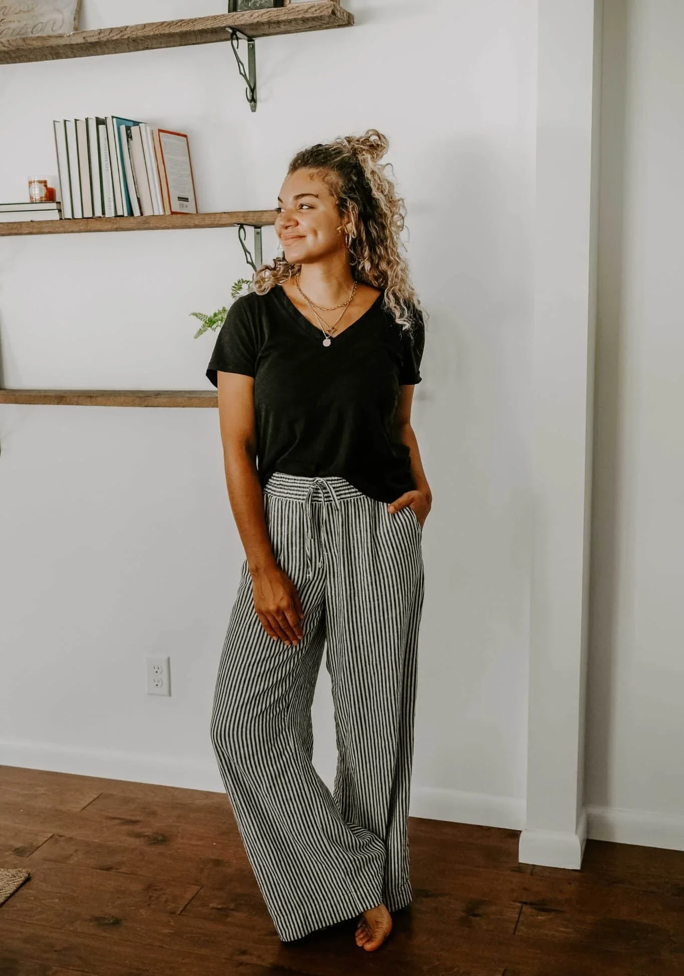Discover the perfect balance of style and comfort for moms who want to look and feel their best. Elevate your wardrobe with chic pieces designed for busy moms who deserve both fashion and ease.