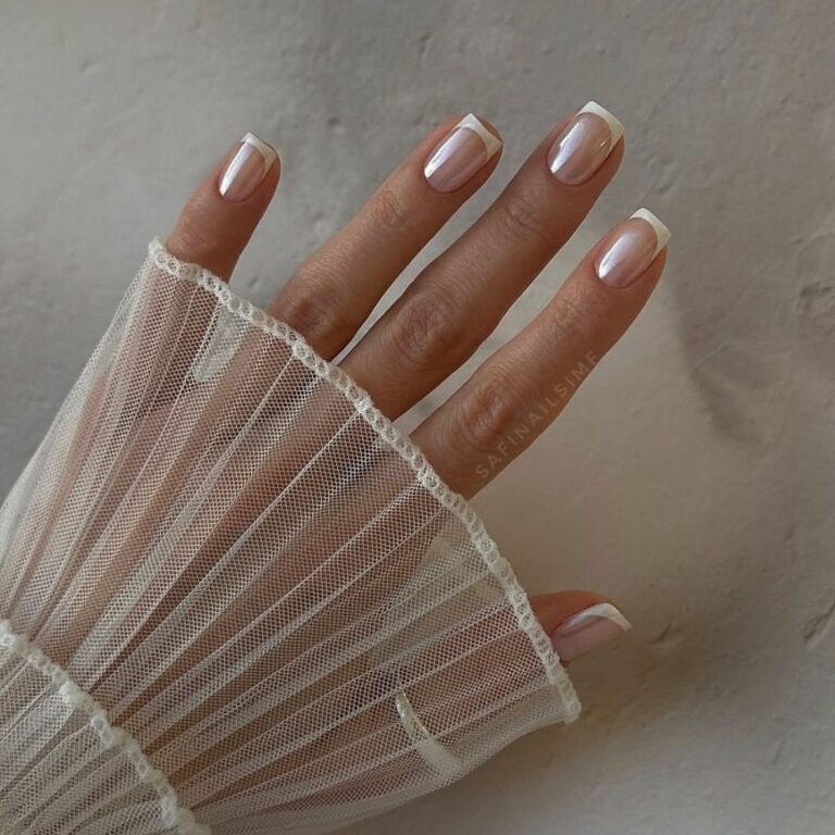 26 Chrome French Tip Nails We Can’t Stop Thinking About